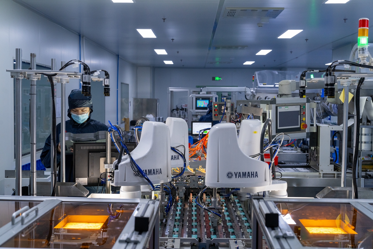 12 人工智能AI組裝生產(chǎn)線.jpg